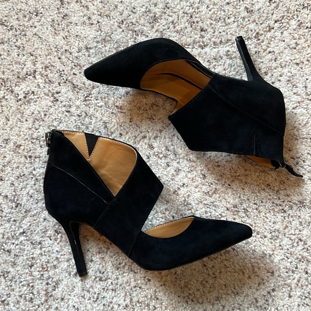 Tesori Edie Black Suede Heels - Picture 11 of 14